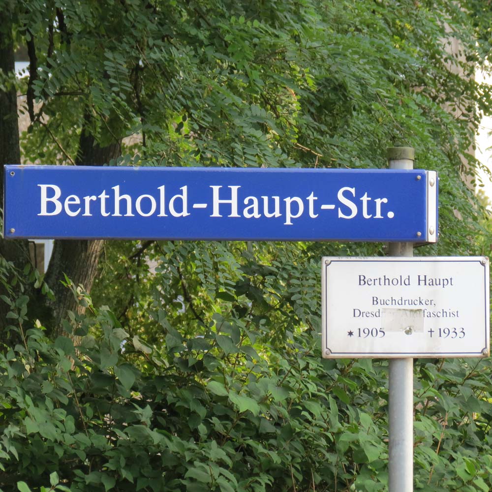 Schild für die Berthold-Haupt-Straße in Dresden-Kleinzschachwitz