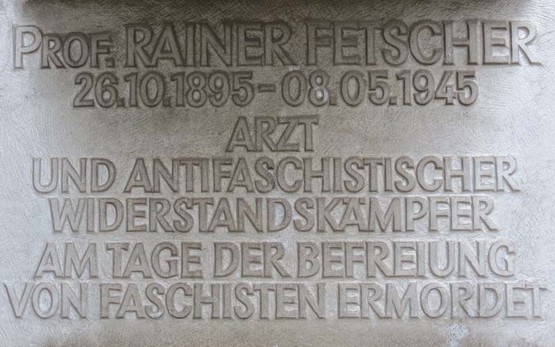 Inschrift am Gedenkstein für Prof. Dr. Rainer Fetscher am Fetscherplatz