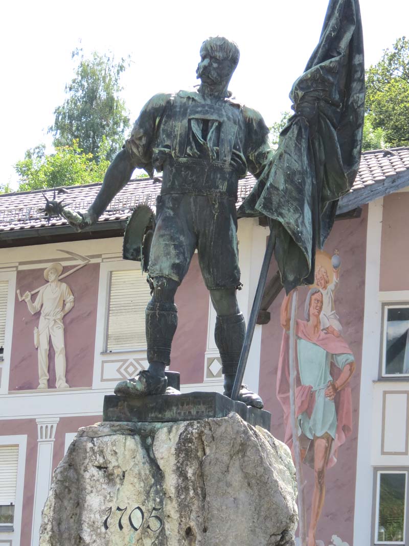 das Denkmal für den Schmied von Kochel in Kochel