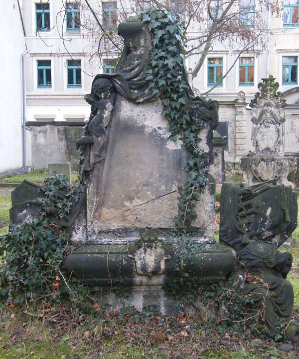 Grabmal für den Obristen von Reitzenstein