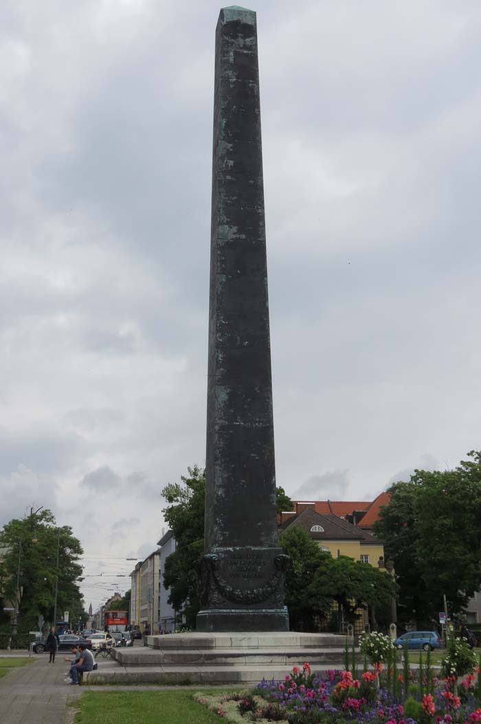 Denkmal am Karolinenplatz in München für die 30.000 im Russland-Krieg 1812 gestorbenen Bayern