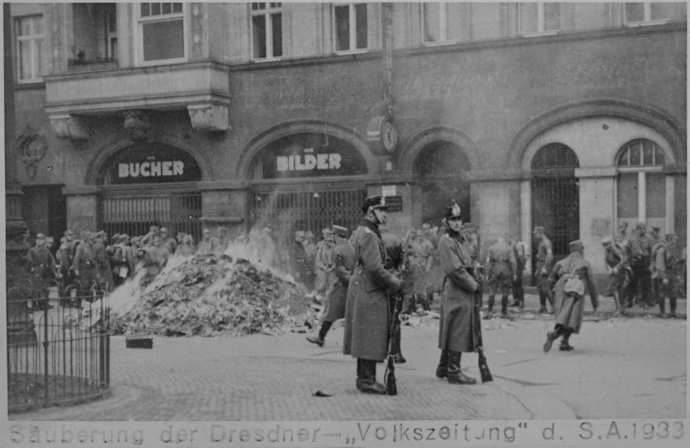Die SA während der Bücherverbrennung am 8.3.1933