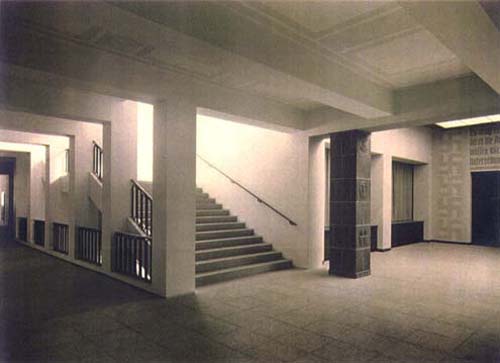 Aufgang zum Haupttreppenhaus in der Horst-Wessel-Schule