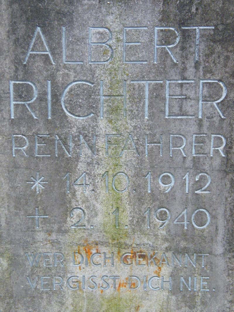 Inschrift am Grabstein für Albert Richter
