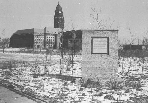 Gedenkstein für Rainer Fetscher auf der Prager Straße / Ecke Ferdinandstraße