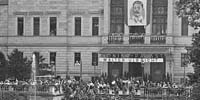 Der Pionierpalast mit Stalin-Bild