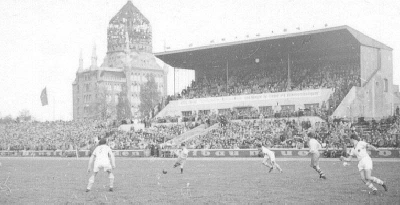 Fußballspiel vor Ankunft der Friedensfahrer am 8. Mai 1955