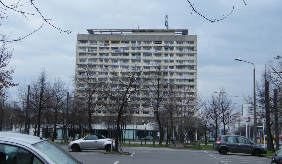 Das Hochhaus von der Schießgasse aus gesehen