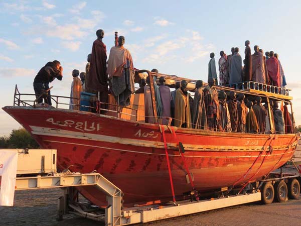 Boot von vorn links