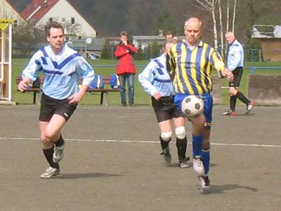 Falko leitet den n&auml;chsten Angriff ein.