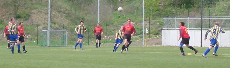 Schnack versucht Herrmi zu bedienen.