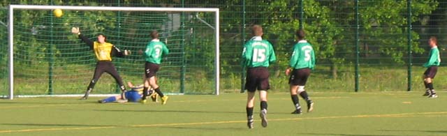 Riesenchance f&uuml;r Peter zum F&uuml;hrungstreffer.