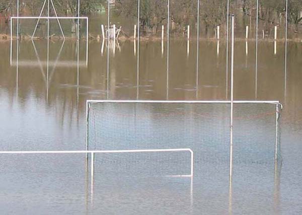 Der Rasenplatz in Loschwitz am 2. April 2006