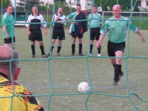 Mickten/Rossendorf beim 7-m-Schießen