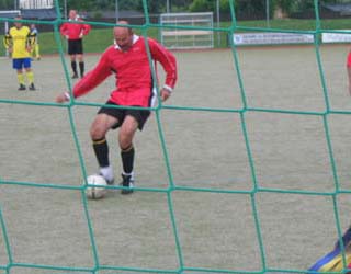 Olaf Fischer verwandelt zum 3:4.