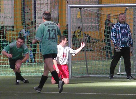 Rossendorf/Mickten erzielt den 2:2-Ausgleich gegen Sportfreunde