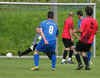 Jens Gerber erzielt für Hellerau das 1:0 - Teil 3.