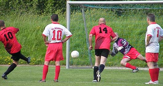 Lutz Kumpfmüller erzielt den 1:1-Ausgleich.