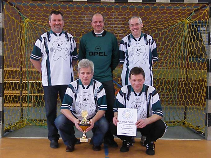 Hallen-Stadtmeister wurde Radebeul.