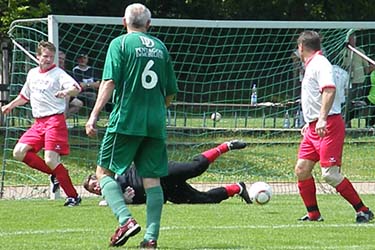 Jens Lißner, Karsten Kohler und Peter Pordzik vor dem Radebeuler Tor