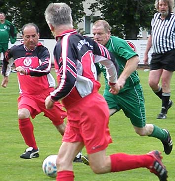 Frank Lubsch im Dribbling gegen Rolf Kändler und Peter Fritzsche