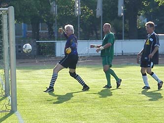 Holger Dörwald erzielt das 1:0.