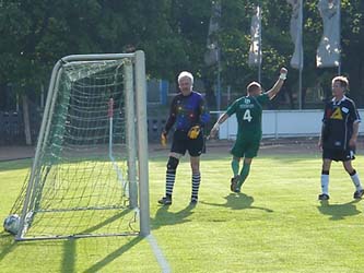 Holger Dörwald erzielt das 1:0.