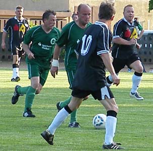 Holger Dörwald treibt den Ball.