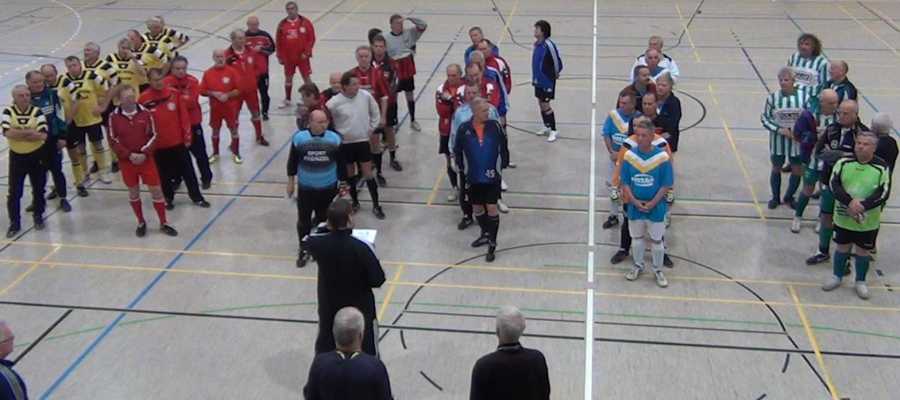 alle Teilnehmer der 1. Stadtmeisterschaft im Hallenfußball der Altsenioren Ü 60