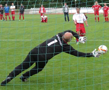 Andreas Hoy trifft zum 4:4-Ausgleich.
