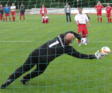 Andreas Hoy trifft zum 4:4-Ausgleich.