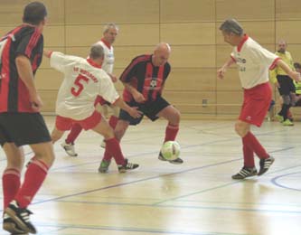 ..., Hagen Zimare, Frank Zachmann, ... und Roland Heinzl im Spiel Löbtau - Weixdorf (0:0)