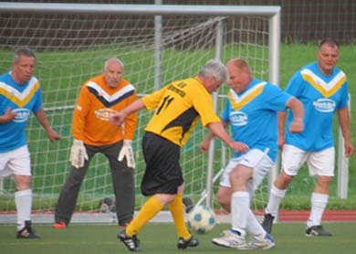 Peter Schneider, Rüdiger Hecht, ..., Bernd Rust und Manfred Arnhold im Spiel Elsterwerda - Post (0:0 / 2:3 n. S.)