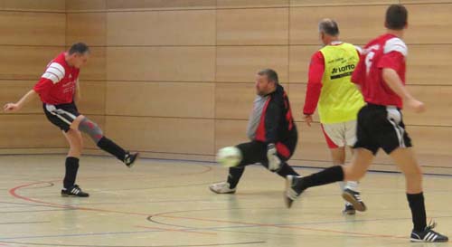 Lars Kuziel, ... und Sascha Dienel (Nr. 6) im Spiel Radebeul - ESV (4:1)