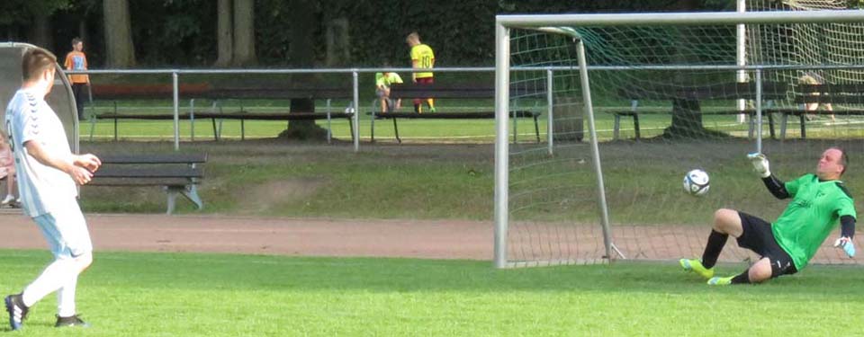 Ronny Schulz (Freital) verwandelt zum 6:6.