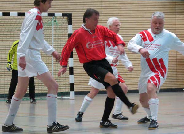 Frank Glöckner, Hartmut Wohlrabe, Heinz Geißler und Jens Teubel im Spiel Radeberg - DHfK (0 : 1)