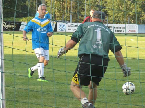 Löbtau - Post (0:2): Uwe Richter erzielt das 0:1.