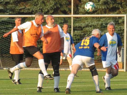 Einheit Radeberg - Radeberger SV (0:0): Roger Breiter, Andreas Herrmann, Günter Reppe, Frank von Dombrowski, Rudi Köhler, Andreas Jähnigen