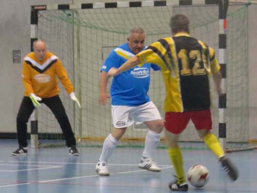 Frank Dietzschold, Jürgen Kikillus und Helmut Lares (Nr. 12) im Spiel Post - Frankenteam (2:0)