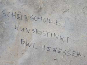 Inschrift am Eingang der Kunst-Hochschule Dresden